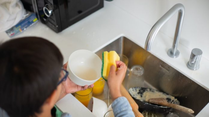 Drain Cleaning With Baking Soda and Vinegar
